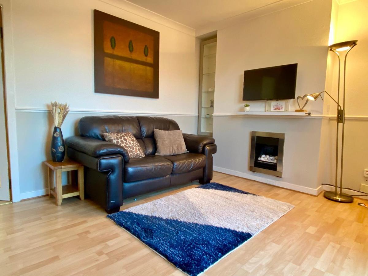 Cosy With Free Parking Close To Airport Appartement *